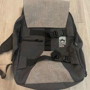 Rome SDS Snowboard Backpack Black & Gray All Zippers & Pockets Working